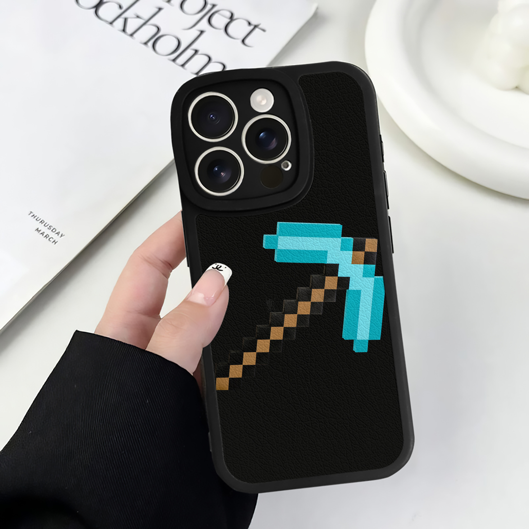 （画像用） マインクラフト ブロックの世界 Minecraft MC Block world 【iPhone 16シリーズ対応】シリコンスマホケース（レザー調） 材質：シリコン